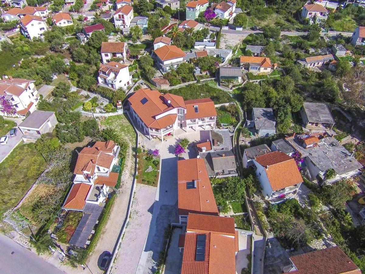 Apartments Hrgovic Рогозница Экстерьер фото