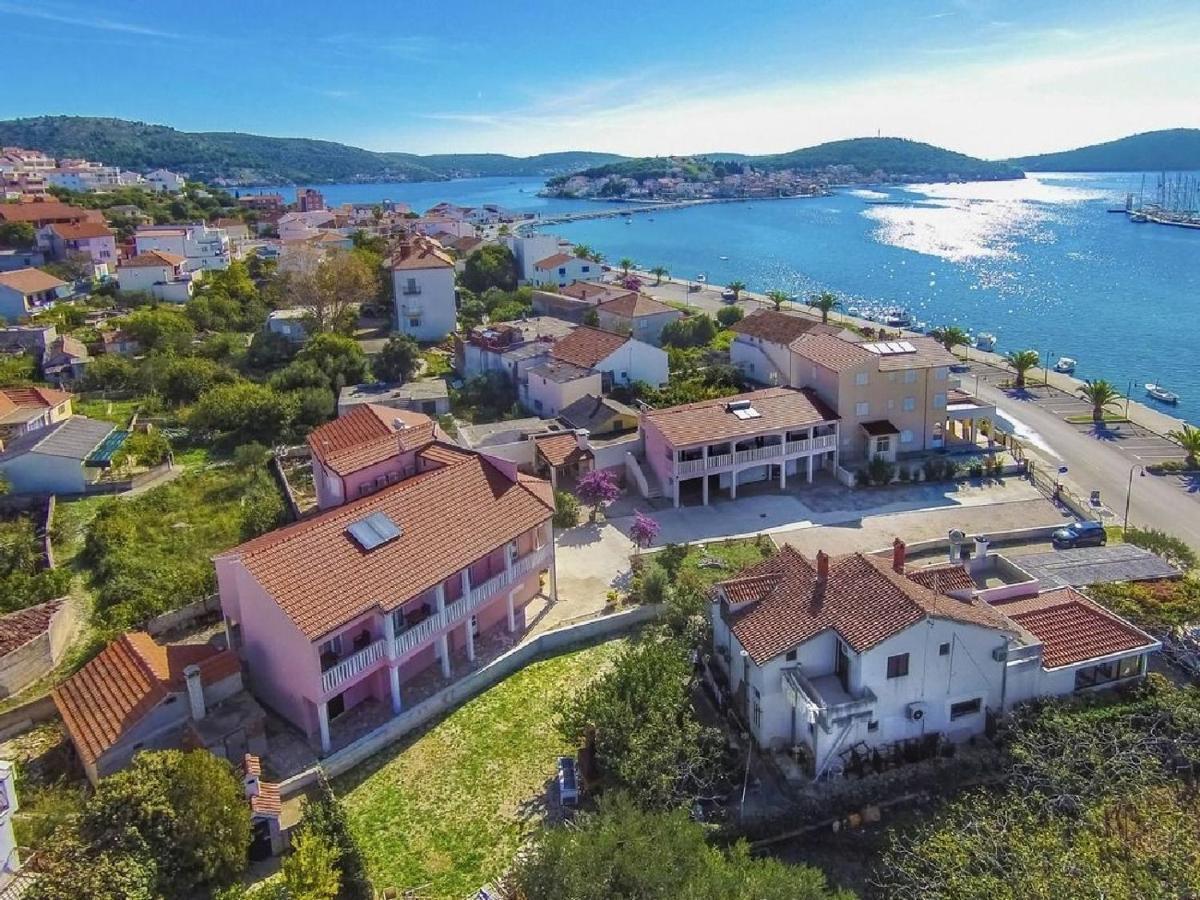 Apartments Hrgovic Рогозница Экстерьер фото