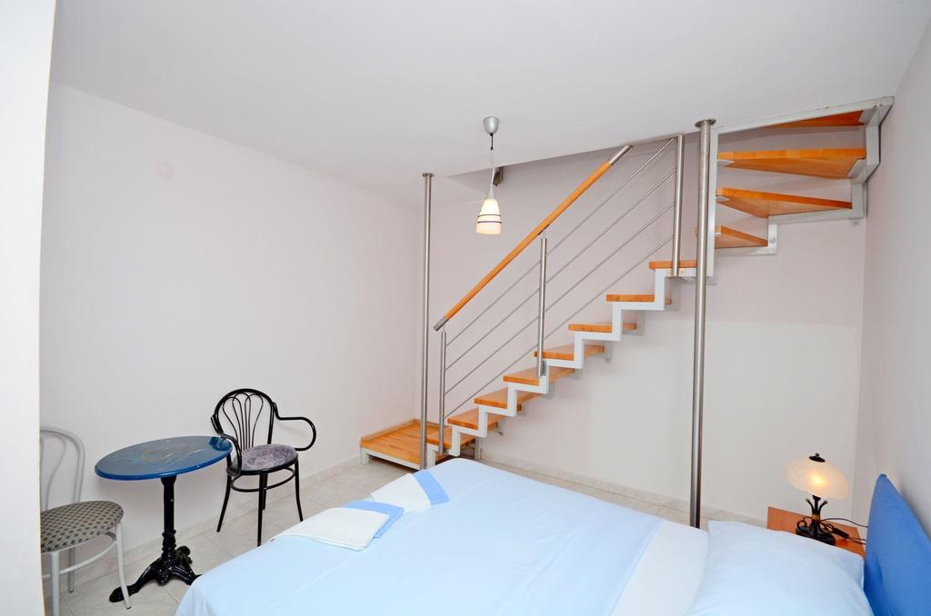 Apartments Hrgovic Рогозница Экстерьер фото