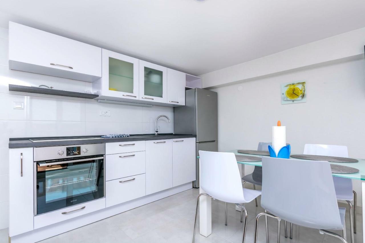 Apartments Hrgovic Рогозница Экстерьер фото